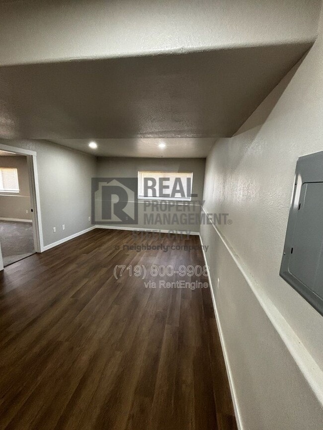 Building Photo - 326 W Golden Eagle Way