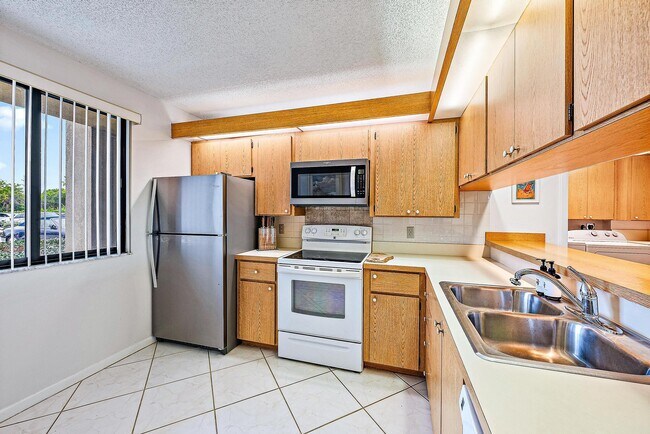Building Photo - 601 S Seas Dr
