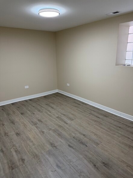 Building Photo - 7123 S Cornell Ave