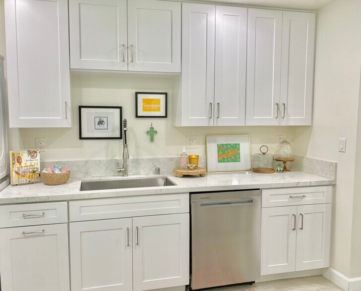 Building Photo - 2019 Curtis Ave