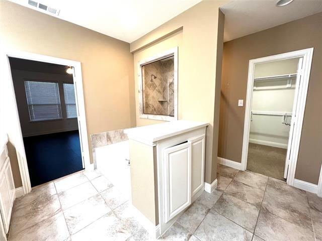 Building Photo - 1801 Forest Park Dr