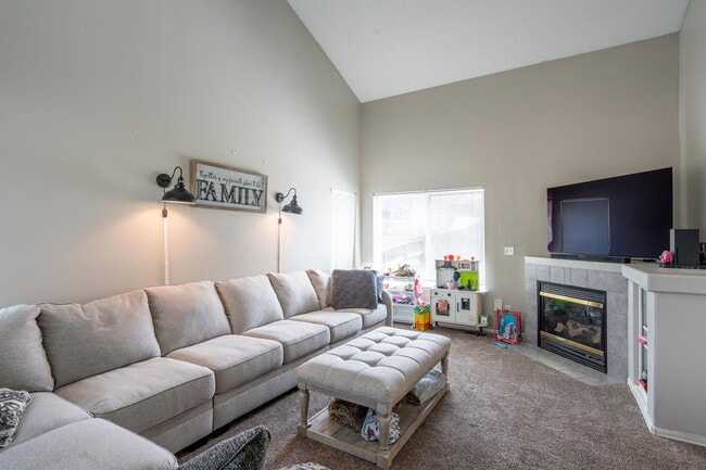 Building Photo - 857 Regent Ct