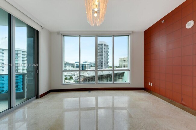 Building Photo - 5959 Collins Ave