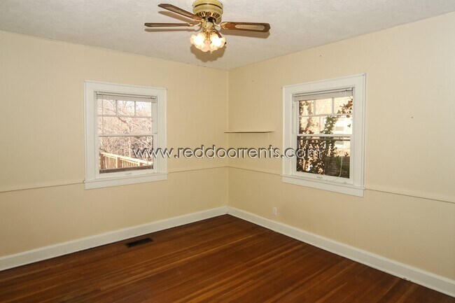 Building Photo - Coming Soon! 2 Bedroom/ 1.5 Bath Forest Hi...