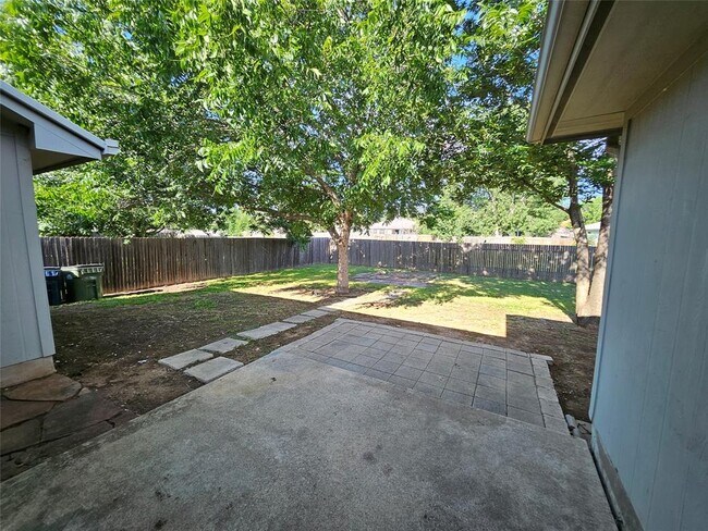 Building Photo - 202 N Pauley Dr