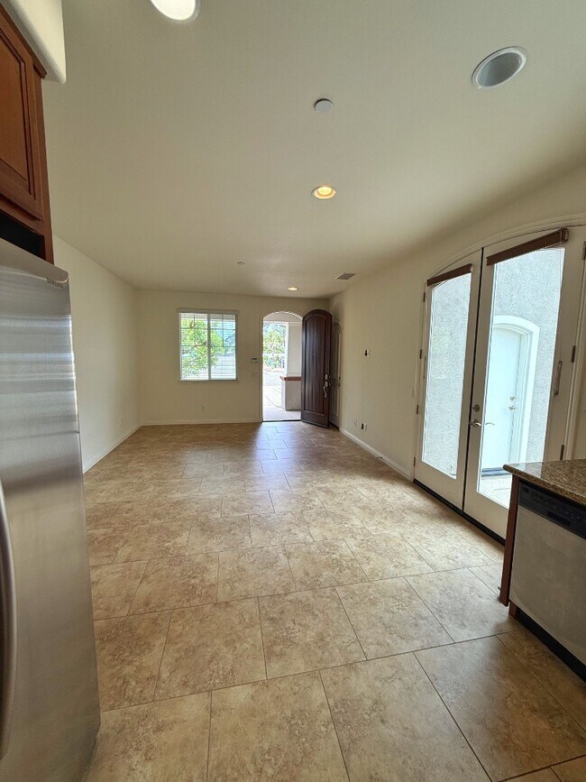 Building Photo - 1099 Buena Vista Way