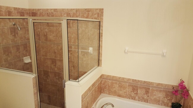 Building Photo - 1825 Bridgepointe Cir
