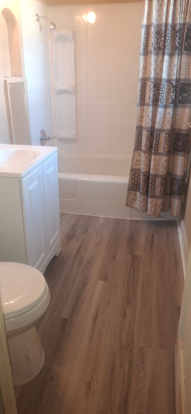 Building Photo - 306 N 22nd St