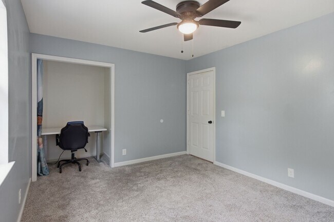 Building Photo - 1236 Carriage Park Dr