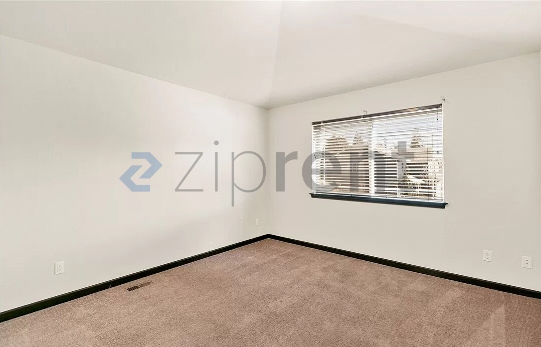 Building Photo - Unit