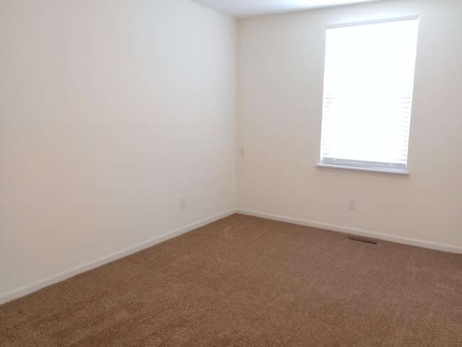 Building Photo - 1724 Louise Cir