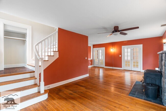 Building Photo - Asheville - Historic Charm Meets Modern Living!