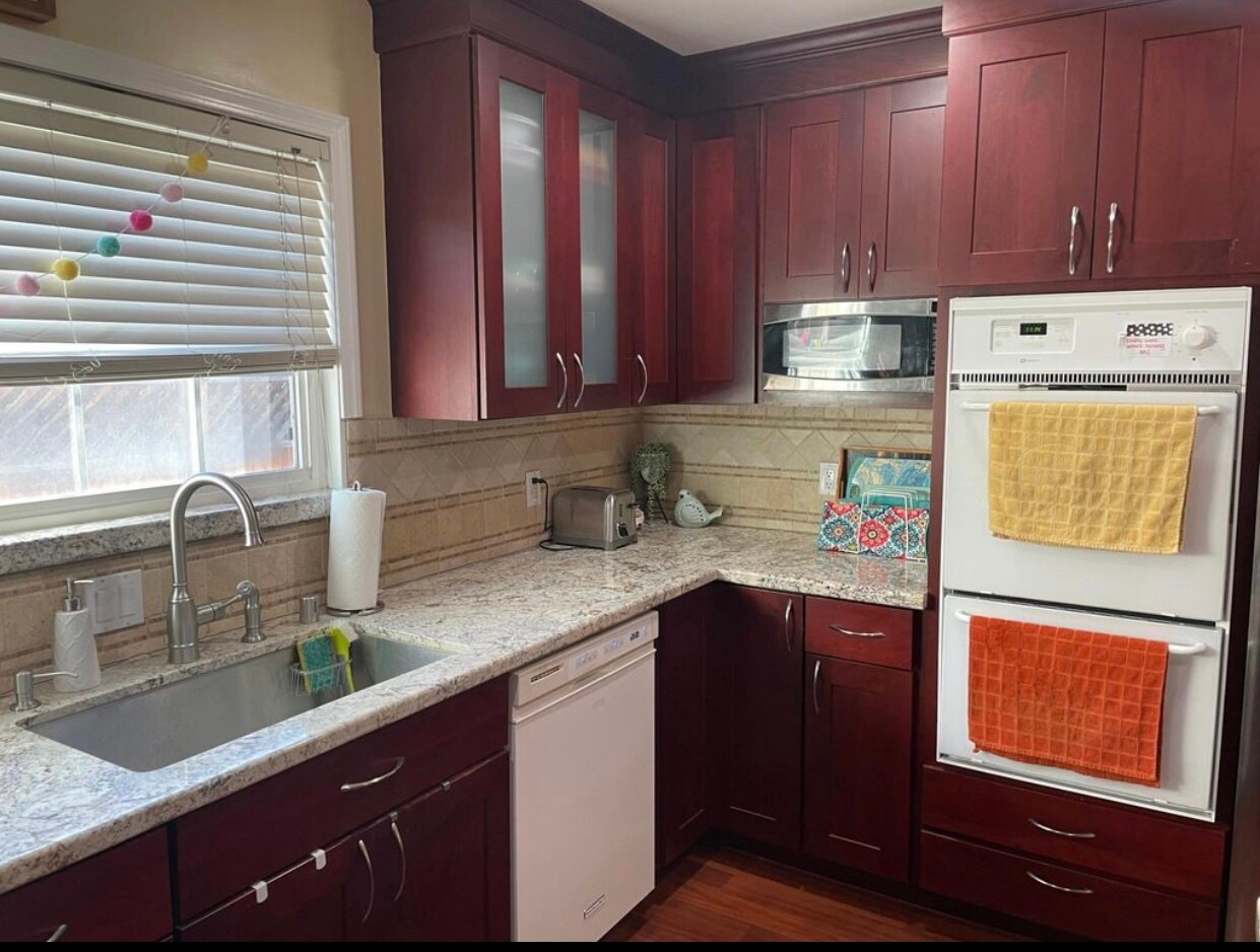 Double oven and microbe - 2336 Aram Ave