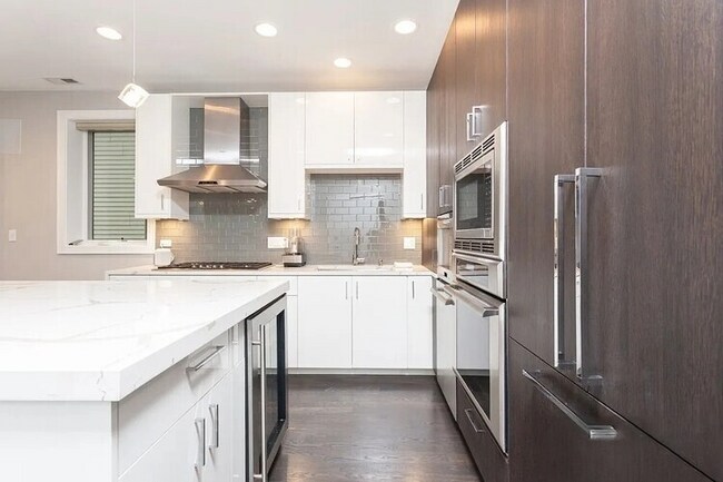 Building Photo - 942 W Montana St