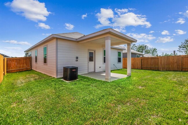 Building Photo - 16422 Blossom Grv Dr