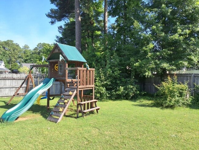 Building Photo - 7620 Hammersley Rd