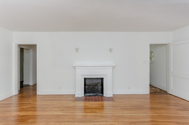 Building Photo - 1812 Banks St