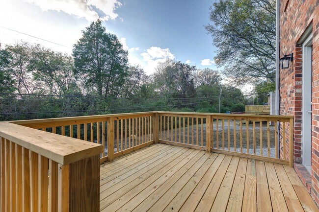 Building Photo - 1023 Chickasaw Trail