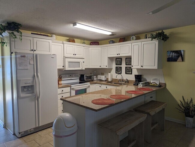 Building Photo - 1851 Colony Dr