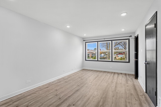 Building Photo - 55 W Ann St