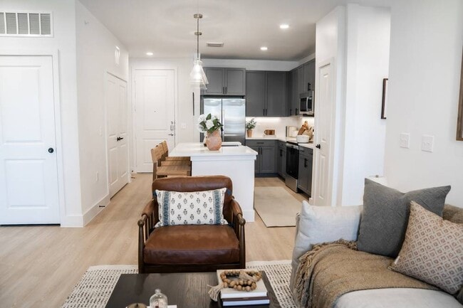 Building Photo - 9584 Eden Rd