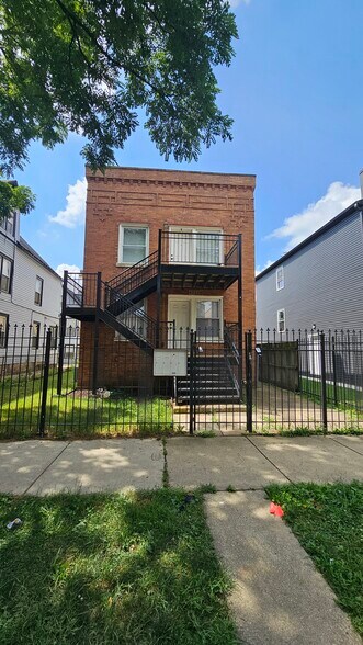 Building Photo - 4223 W Augusta Blvd