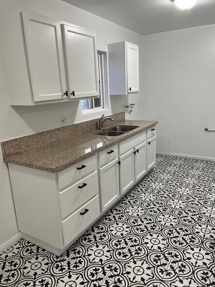 Building Photo - 207 Sheldon St