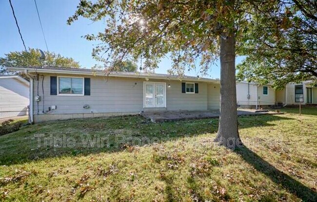 Building Photo - 1405 Willowbrook Dr