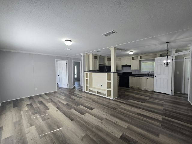 Building Photo - 1400 Banana Rd