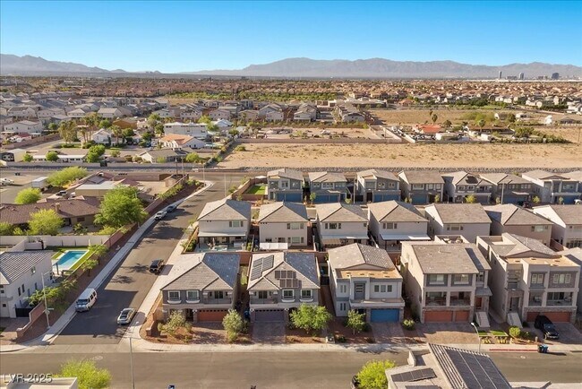 Building Photo - 6618 Tangled Vines Ave