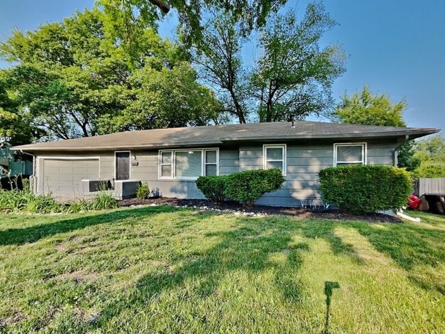 Primary Photo - 3409 S Maywood Ave