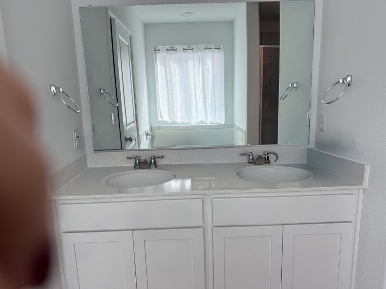 Building Photo - 404 Golden Grove Pkwy