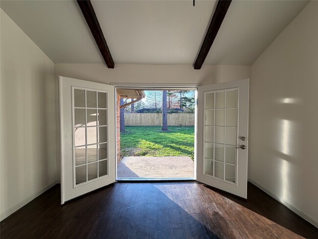 Building Photo - 9215 Loren Ln