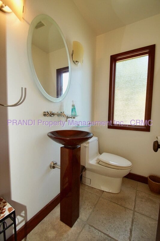 Building Photo - 63 Glen Dr