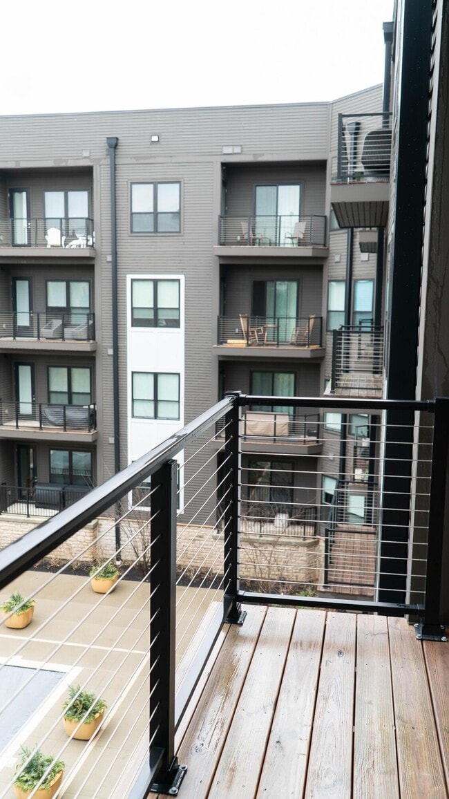 Building Photo - 6633 Dale Dr