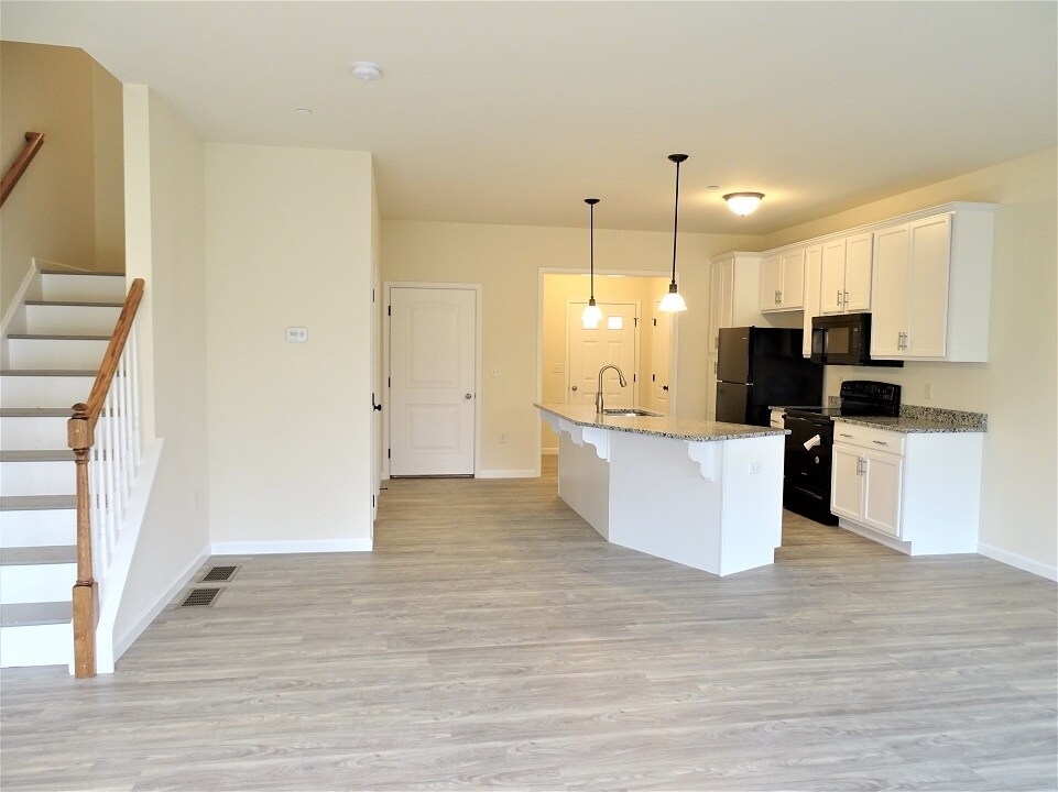 Building Photo - 349 Cedar Holw