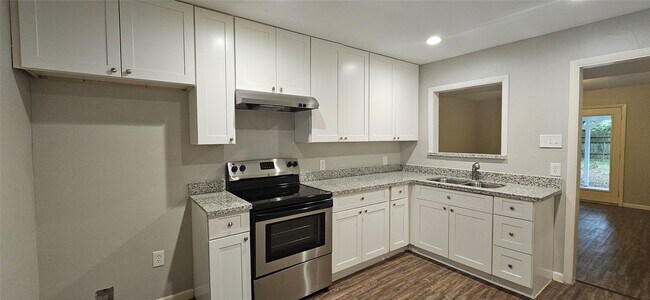 Building Photo - 1015 Prune St