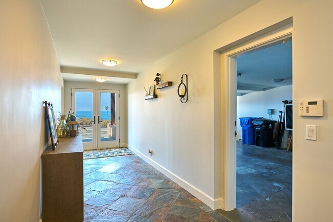 Building Photo - 151 Napoleon St