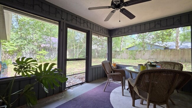 Building Photo - FOR FRENT Home near UF. 3 Bed, 2 bath, 2 c...