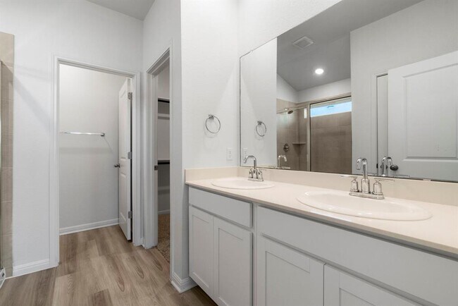 Building Photo - 121 Oakdale Meadows Ln