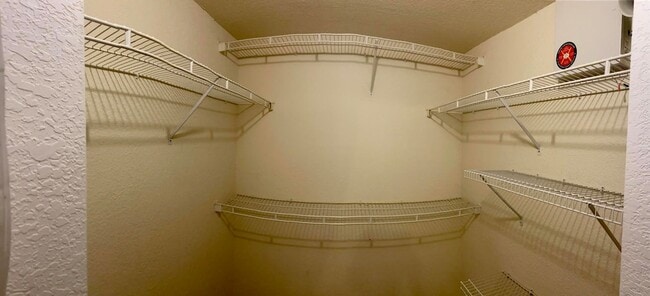 Building Photo - 725 SW 148th Ave