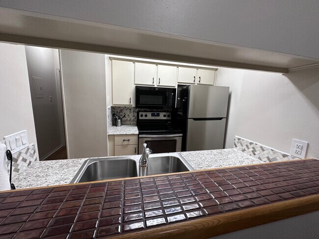 Kitchen - 2905 Swisher St