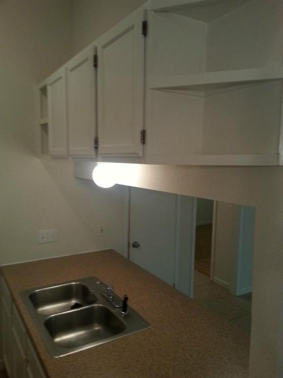 Building Photo - 2710 S 1st St