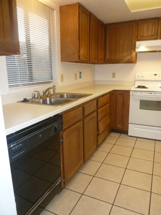 Building Photo - Single Level Home in McKinelyville