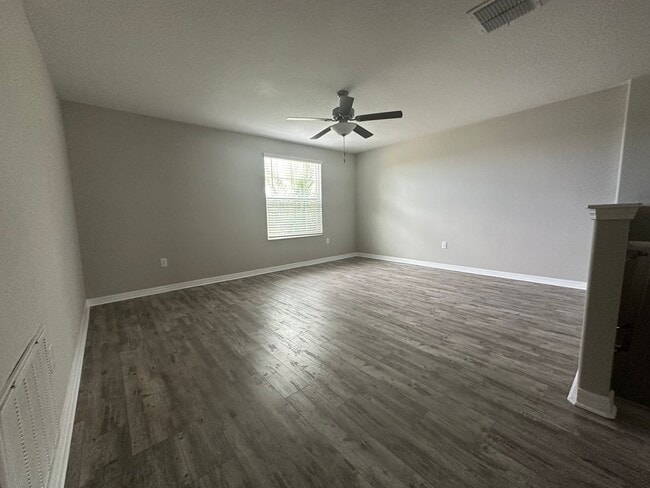 Building Photo - Beautiful 6 Bedroom Home