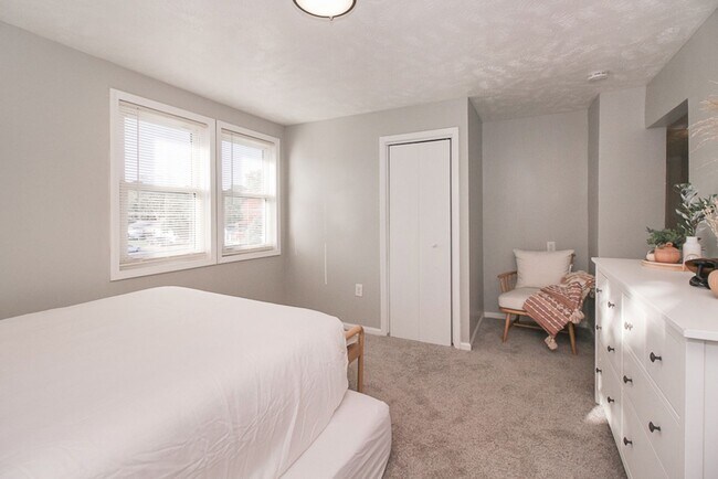 Building Photo - 3 bedroom 3 bathroom Single Family Home