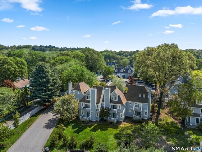 Building Photo - 2124 Old Pond Ln