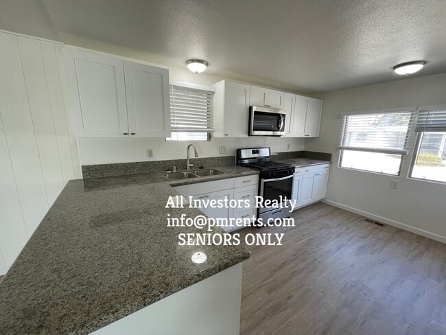 Building Photo - 141 Douglas Dr