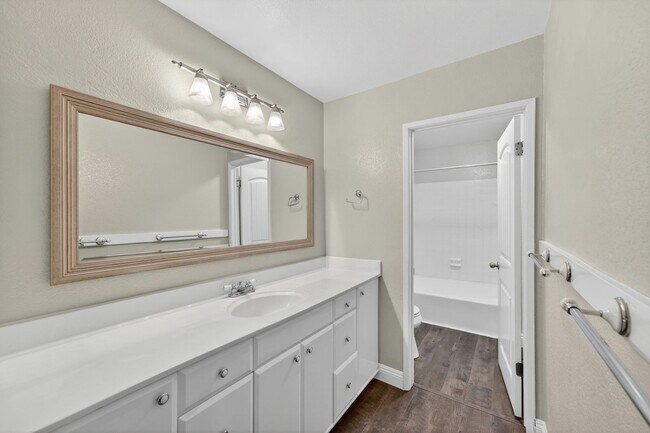 Building Photo - HUNTINGTON BEACH HOME - 1.5 Miles from the Beach