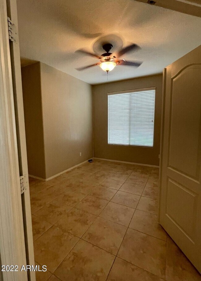 Building Photo - 3077 E Kingbird Pl